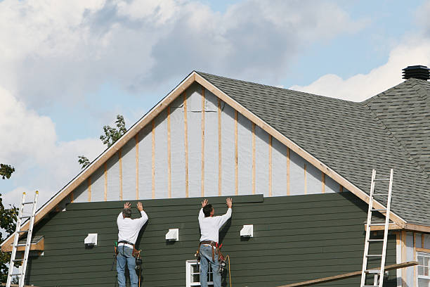 Professional Siding Installation technician working in Batavia, IL